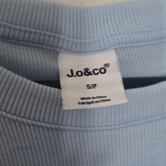 J.O & Co Light Blue Ribbed Cropped Tee Stretch Short Sleeve Top Small - Picture 3 of 5